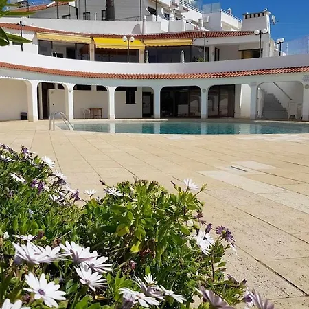 Albufeira, One Step Into The Water Apartmán *